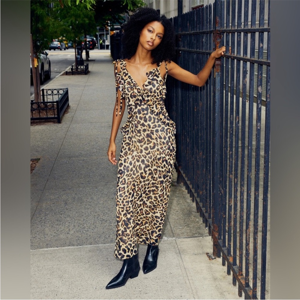 NWT Steve Madden Adalina Leopard V Neck
Tie Strap Ruffle Maxi Dress small